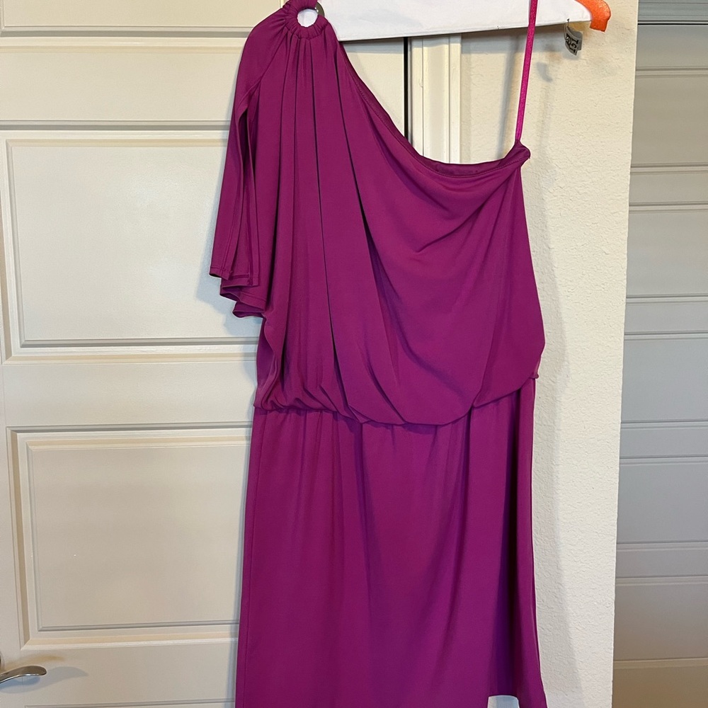 One shoulder hot pink dress